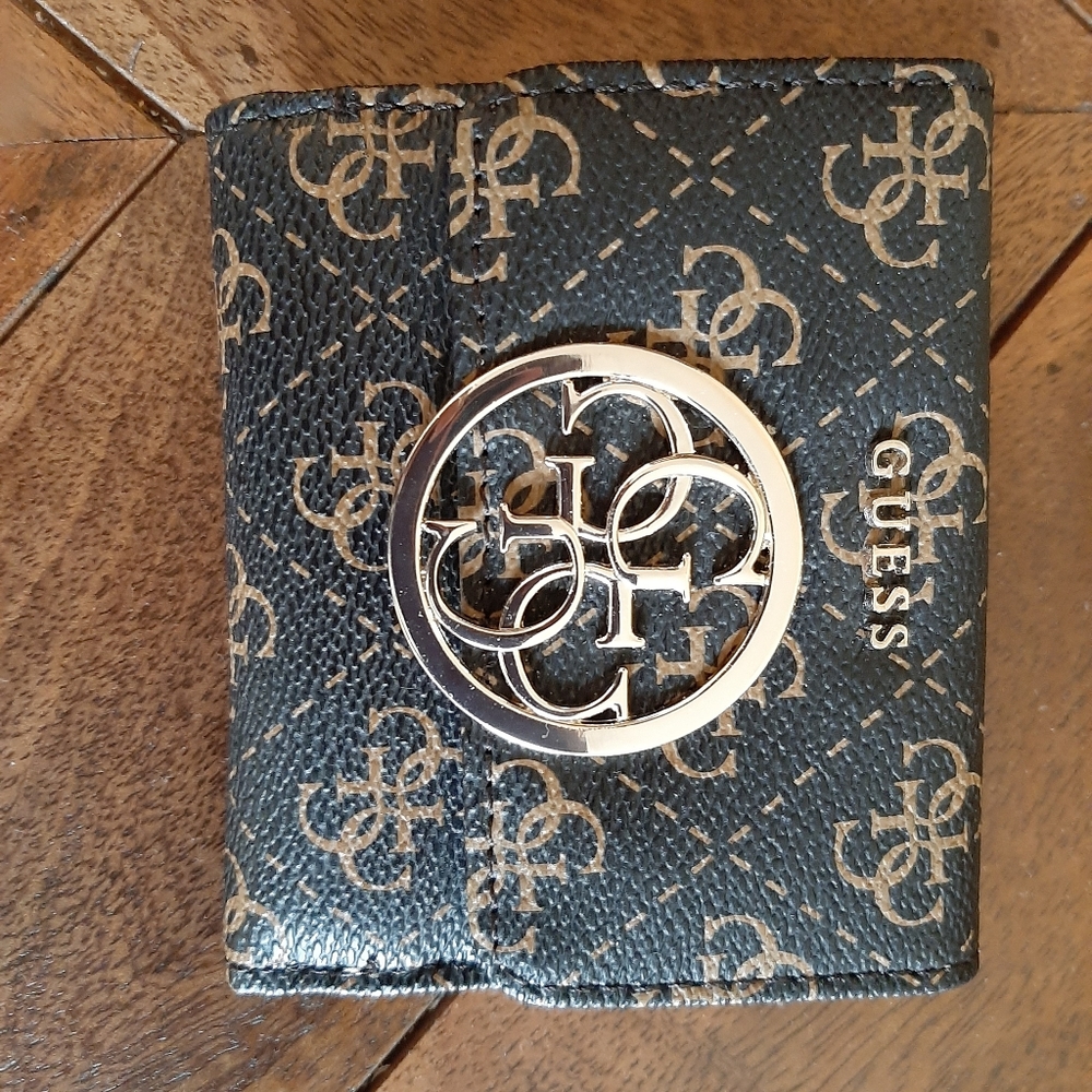 Guess wallet